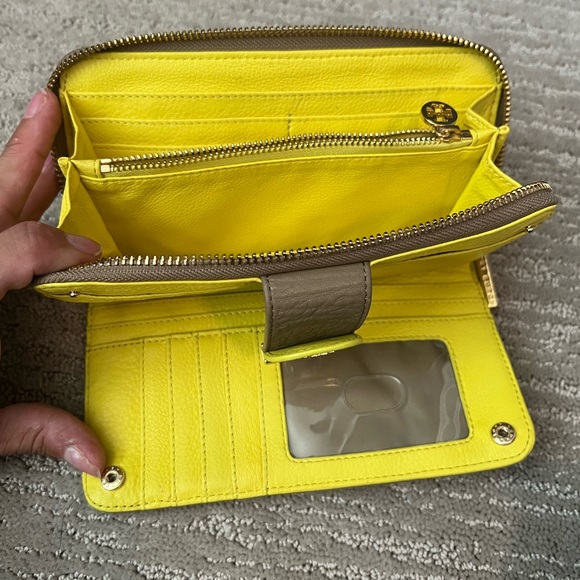 Like new Tori Burch Wallet - Picture 2 of 3